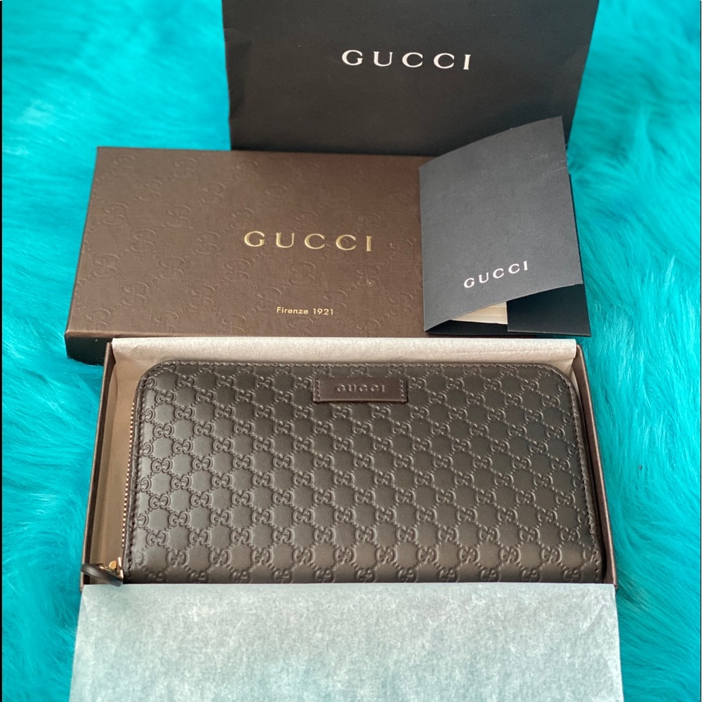 SOLD!!!! Authentic Gucci Guccissima wallet
